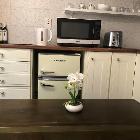 Railway Avenue Bed & Breakfast *