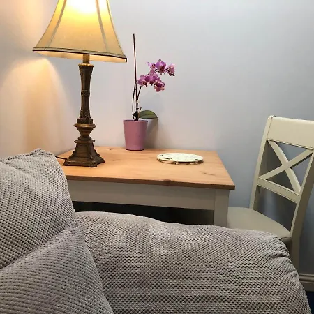 Railway Avenue Bed & Breakfast *