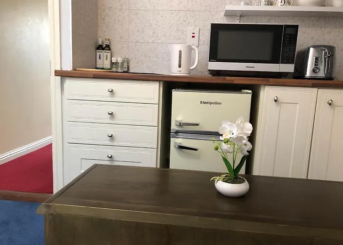 Railway Avenue * Clifden