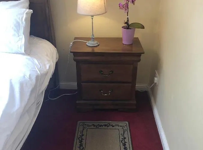 Railway Avenue * Clifden